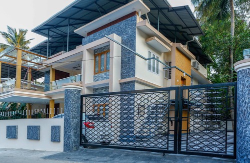 Thrissur Villa | One bed room with toilet in a posh villa