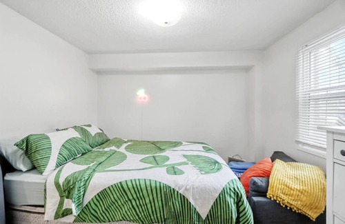 Mission District Apartment | One bedroom 1 bathroom mins from stampede grounds.