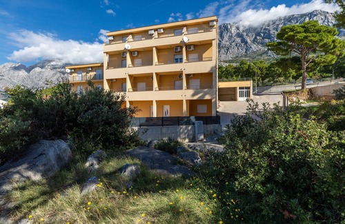 Krvavica Apartment | One bedroom apartment with balcony and sea view Krvavica, Makarska (A-23540-a)