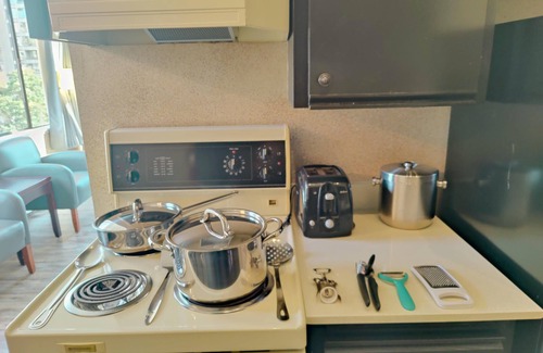 West End Hotel | One Bedroom Apartment with Robson View