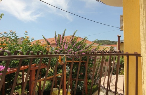 Kukljica Apartment | One bedroom apartment with balcony Kukljica, Ugljan (A-8210-b)