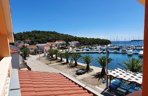 Kukljica Apartment | One bedroom apartment with terrace and sea view Kukljica, Ugljan (A-8478-a)