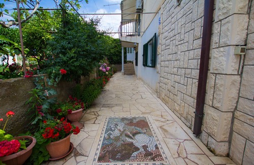 Sucuraj Apartment | One bedroom apartment near beach Sućuraj, Hvar (A-566-a)