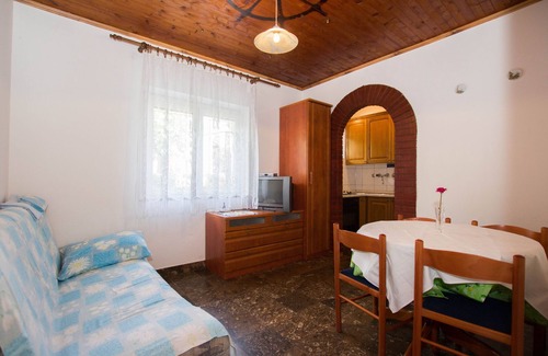 Sucuraj Apartment | One bedroom apartment near beach Sućuraj, Hvar (A-566-c)