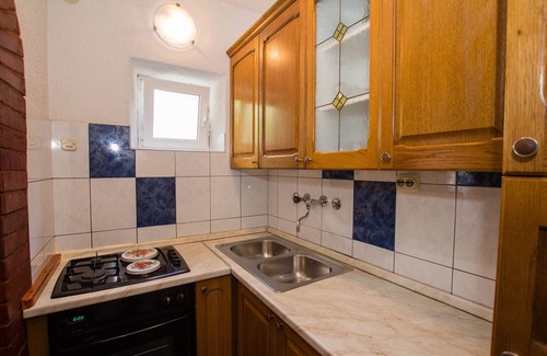 Sucuraj Apartment | One bedroom apartment near beach Sućuraj, Hvar (A-566-c)