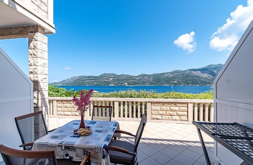 Cove Tri Zala (Zrnovo) Apartment | One bedroom apartment near beach Tri Žala, Korčula (A-9237-c)