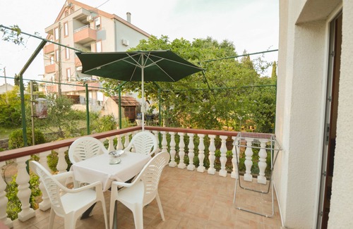 Diklo Apartment | One bedroom apartment near beach Zadar - Diklo, Zadar (A-5925-b)