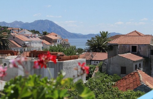 Sucuraj Apartment | One bedroom apartment with balcony and sea view Sućuraj, Hvar (A-3589-d)