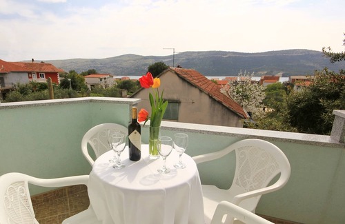 Poljica Apartment | One bedroom apartment with terrace and sea view Poljica, Trogir (A-10010-b)
