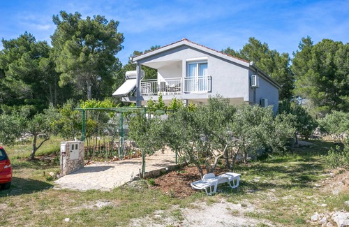 Cove Osibova (Milna) Apartment | One bedroom apartment with terrace and sea view Cove Smrčeva, Brač (A-20193-a)