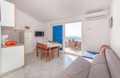 Pisak Apartment | One bedroom apartment with terrace and sea view Pisak, Omiš (A-2827-e)