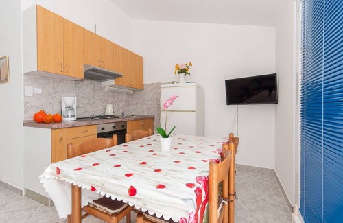 Pisak Apartment | One bedroom apartment with terrace and sea view Pisak, Omiš (A-2827-e)