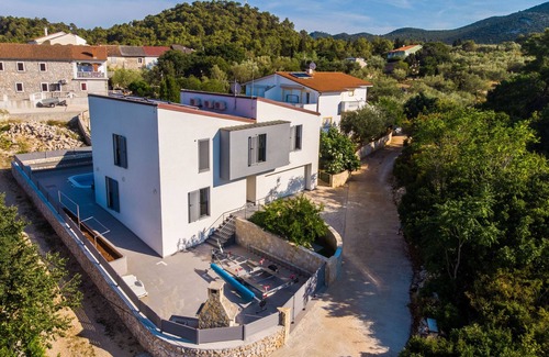 Lukoran Apartment | One bedroom apartment with balcony Lukoran, Ugljan (A-23933-b)