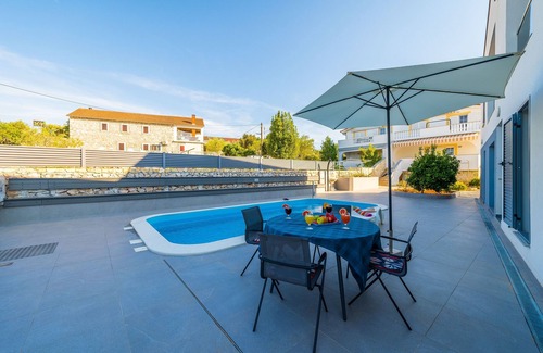 Lukoran Apartment | One bedroom apartment with balcony Lukoran, Ugljan (A-23933-b)