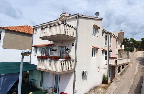 Tijesno Apartment | One bedroom apartment with air-conditioning Tisno, Murter (A-23720-b)