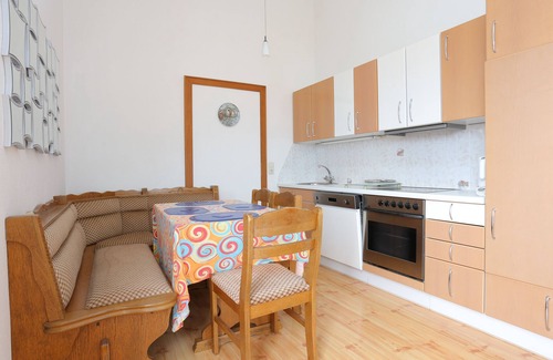 Tice Apartment | One bedroom apartment with terrace and sea view Nemira, Omiš (A-2781-a)