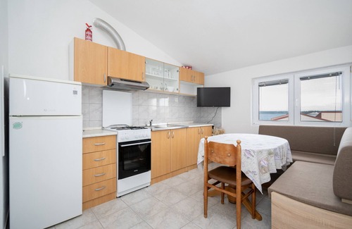 Tkon Apartment | One bedroom apartment with terrace and sea view Tkon, Pašman (A-17360-b)