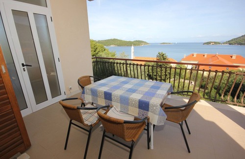Vis Apartment | One bedroom apartment with terrace and sea view Vis (A-2470-c)