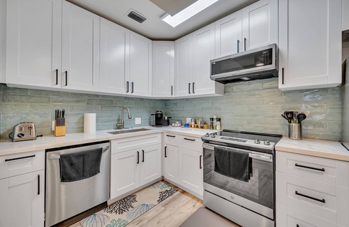 Coral Ridge Condo | One-bedroom Suite | Heated pool | Dock Access | Quiet Neighborhood | SaltAire Three | RESlDENCES