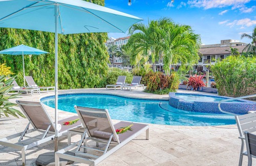 Coral Ridge Condo | One-bedroom Suite | Heated pool | Dock Access | Quiet Neighborhood | SaltAire Three | RESlDENCES