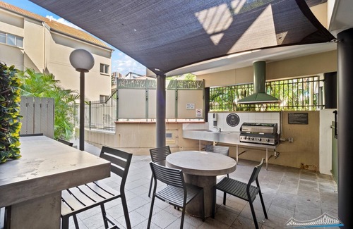 Kangaroo Point Apartment | One Bedroom Unit In the Heart of Kangaroo Point