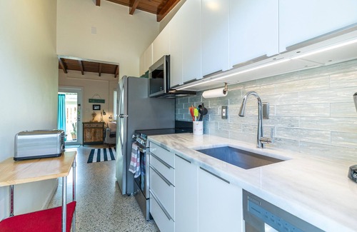 Delray Beach House | One Mile to Beach, Two Bedrooms & High Speed Wifi