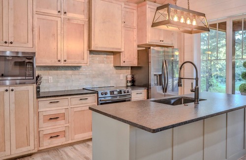 Broken Bow Cabin | "One Night Stand" Escape to tranquility 2 bed, 2 ba beautiful cabin.