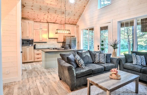 Broken Bow Cabin | "One Night Stand" Escape to tranquility 2 bed, 2 ba beautiful cabin.