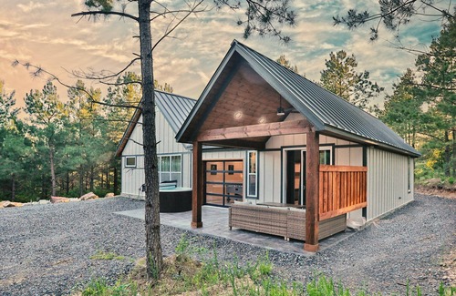 Broken Bow Cabin | "One Night Stand" Escape to tranquility 2 bed, 2 ba beautiful cabin.