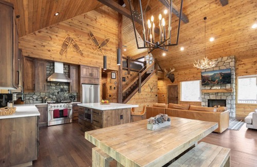 Duck Creek Village Cabin | One of a Kind Cabin- Game Room, Fire Pit, Covered Deck w/Fireplace & Spa!