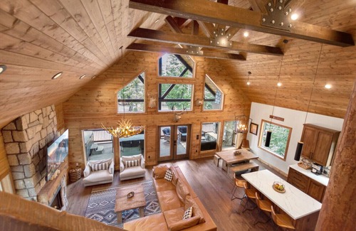 Duck Creek Village Cabin | One of a Kind Cabin- Game Room, Fire Pit, Covered Deck w/Fireplace & Spa!