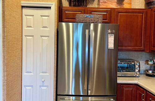 Fort Myers Condo | One of a Kind Gem, Stunning & Pristine 2 Bedroom Over-sized Colonial C. C. Condo