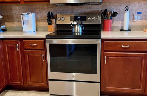 Fort Myers Condo | One of a Kind Gem, Stunning & Pristine 2 Bedroom Over-sized Colonial C. C. Condo