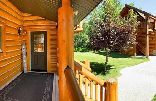 Division No. 11 House | One of A Kind! Pigeon Lake Lakefront Dream