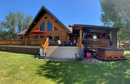 Division No. 11 House | One of A Kind! Pigeon Lake Lakefront Dream