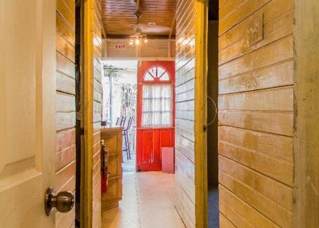 Saint Andrew House | One32 Guest House