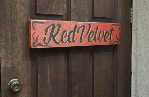 Saint Andrew Apartment | One32 Guesthouse Red Velvet