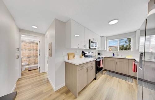 South Redondo Apartment | Oneluxstay 3BR near Redondo Beach