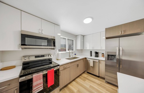 South Redondo Apartment | Oneluxstay 3BR near Redondo Beach