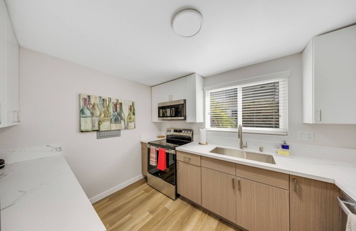 South Redondo Apartment | Oneluxstay 3BR near Redondo Beach