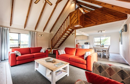 Oneroa Cottage | Oneroa Oasis - Oneroa Holiday Home