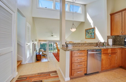 Leucadia House | Only Steps to the Beach! Immaculate Townhouse in Sea Bluff