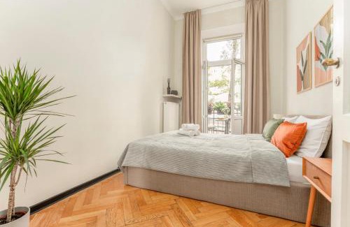 Srodmiescie Południowe Apartment | oompH Warsaw Central 3BR & 2BATHS Grand Residence
