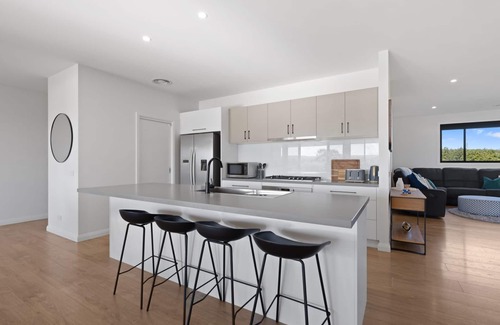 Mansfield House | Opal - Mansfield - Sleeps 7