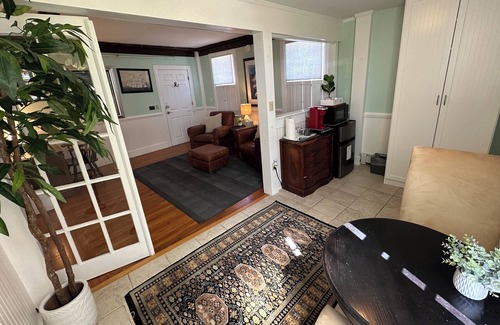 Newport Hotel | Open and airy, dog friendly 1 Bed/1 Bath/Suite on Historic Spring St.
