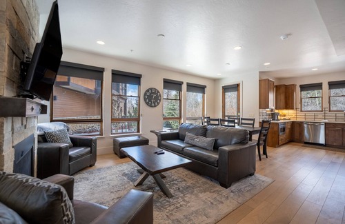Silverthorne House | Open-Concept Townhome Next to Blue River w/Private Wrap-Around Patio!