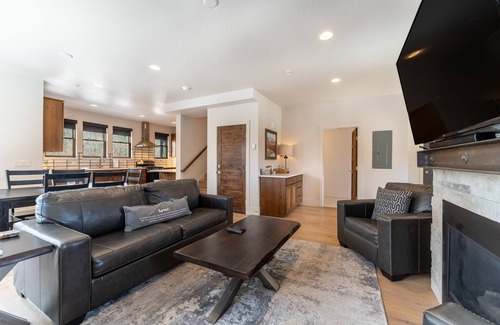 Silverthorne House | Open-Concept Townhome Next to Blue River w/Private Wrap-Around Patio!