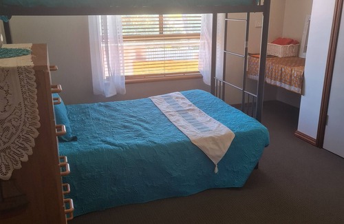 Esperance House | Open plan large home with outdoor patio and kitchen area