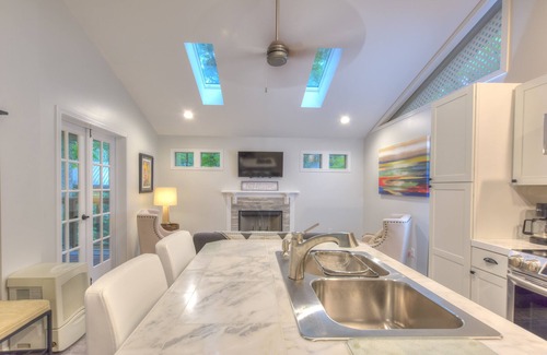 Highlands House | Open summer &fall dates/great porch/close to Downtown/Pets ok