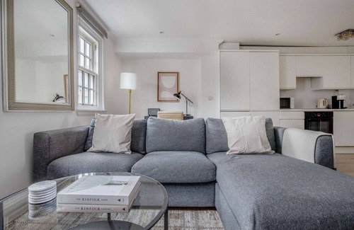 Bishop's Apartment | Open Waterloo 2BR, nr London Eye, Museums & Station, by Blueground